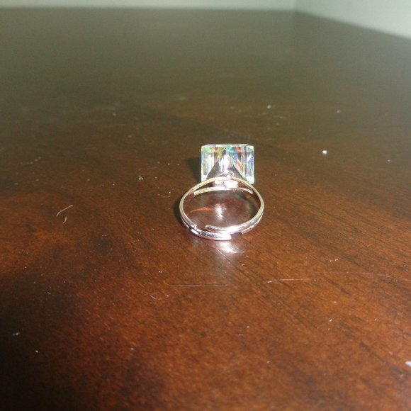 Faux Crystal cube ring- costume jewelry - Picture 4 of 10